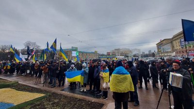 У центрі Харкова відтворили атмосферу Майдану до восьмої річниці Революції Гідності У центрі Харкова відтворили атмосферу Майдану до восьмої річниці Революції Гідності