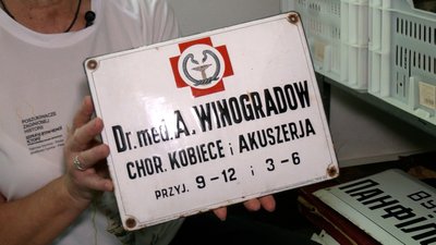 Аншлаги з перейменованих вулиць Рівного: у музеї збирають старі вивіски Аншлаги з перейменованих вулиць Рівного: у музеї збирають старі вивіски
