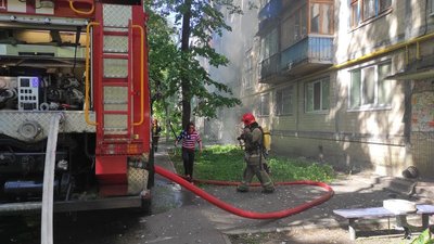 У Києві загорівся житловий будинок. Жертв і постраждалих немає