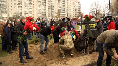 У Житомирі попрощалися з десантниками Дмитром Яковцем та Дмитром Кановою У Житомирі попрощалися з десантниками Дмитром Яковцем та Дмитром Кановою