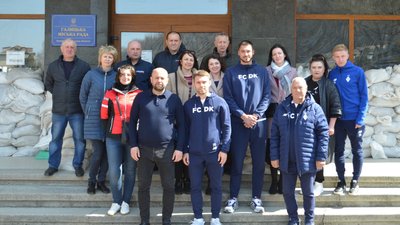 Гравці ФК "Динамо" відвідали своїх шанувальників у Галичі на Франківщині Гравці ФК "Динамо" відвідали своїх шанувальників у Галичі на Франківщині