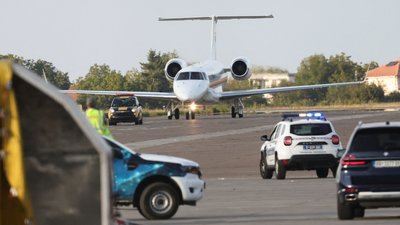 Літак, який доставив із Гааги тіло засудженого за геноцид Ратка Младича