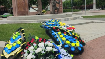 Загинули внаслідок російського обстрілу: у Черкасах попрощались із захисниками Загинули внаслідок російського обстрілу: у Черкасах попрощались із захисниками