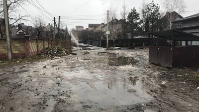 У Луцьку підтоплює вулицю та приватні будинки. Що розповіли місцеві мешканці У Луцьку підтоплює вулицю та приватні будинки. Що розповіли місцеві мешканці