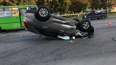 У Харкові легковик врізався в реанімобіль: ушпиталили пасажирів швидкої У Харкові легковик врізався в реанімобіль: ушпиталили пасажирів швидкої