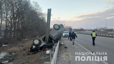 На Полтавщині авто в’їхало у відбійник: поліція розслідує смерть пасажирки