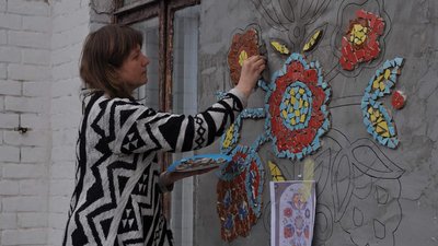 У Новоукраїнській громаді створюють настінну мозаїку "Дерево життя"