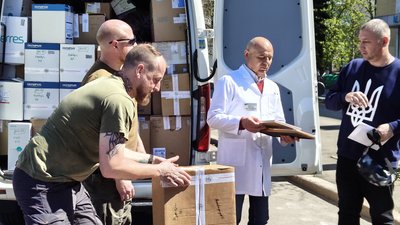 Волонтери зі Швейцарії та Німеччини передали Миколаєву гуманітарну допомогу на 200 тисяч євро Волонтери зі Швейцарії та Німеччини передали Миколаєву гуманітарну допомогу на 200 тисяч євро