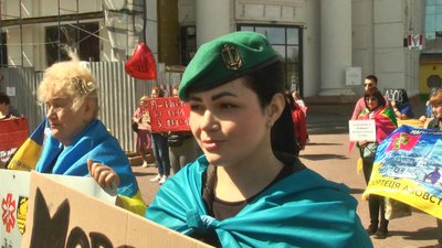 "Два роки від сина немає жодної звістки": у Хмельницькому містяни вийшли на підтримку полонених "Два роки від сина немає жодної звістки": у Хмельницькому містяни вийшли на підтримку полонених