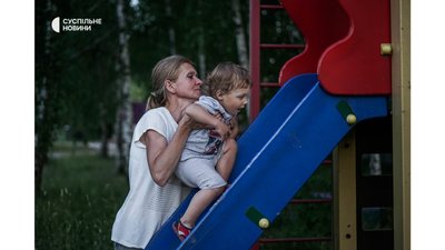 "Нормальні будиночки нам поляки зробили, але у своїй хаті краще". Як живуть у модульному містечку в Бородянці