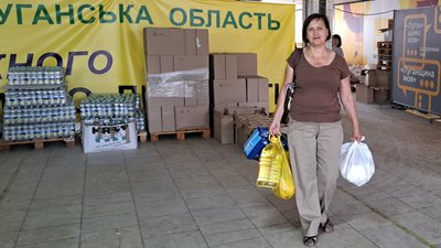 Гуманітарка, куточок читача, хвостата "співробітниця". Як працює Сєвєродонецький хаб для переселенців у Дніпрі