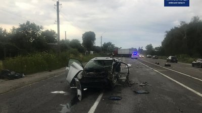 Потрійна ДТП на київській трасі: травмовані 9 пасажирів автобуса, що їхав до Чернігова Потрійна ДТП на київській трасі: травмовані 9 пасажирів автобуса, що їхав до Чернігова