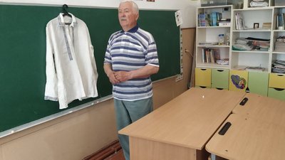 До Дня вишиванки: волинянин зберігає вишиту сорочку товариша в трилітровій банці До Дня вишиванки: волинянин зберігає вишиту сорочку товариша в трилітровій банці