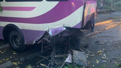 В Одесі чоловік викрав автівку, втікав від копів та потрапив у ДТП - поліція В Одесі чоловік викрав автівку, втікав від копів та потрапив у ДТП - поліція