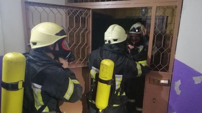 В Одесі горіла багатоповерхівка, 11 людей врятували пожежники В Одесі горіла багатоповерхівка, 11 людей врятували пожежники