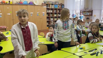 Школярі з Вінниччини виготовили янголів для українських захисників Школярі з Вінниччини виготовили янголів для українських захисників