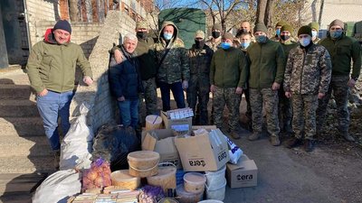 Тернопільські волонтери передали допомогу військови Тернопільські волонтери передали допомогу військови