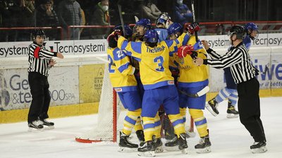 Україна U18 здобула третю перемогу на ЧС з хокею і продовжує утримувати лідерство: турнірна таблиця