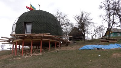 У горах Буковини військовий зводить купол для відпочинку побратимів: що потрібно для будівництва У горах Буковини військовий зводить купол для відпочинку побратимів: що потрібно для будівництва