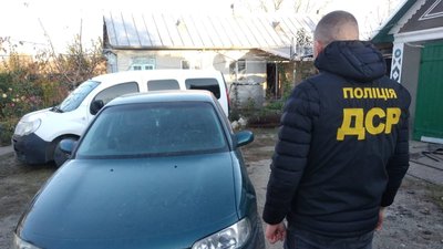 Наживалися на махінаціях з автівками: чотирьом жителям Хмельниччини оголосили підозру