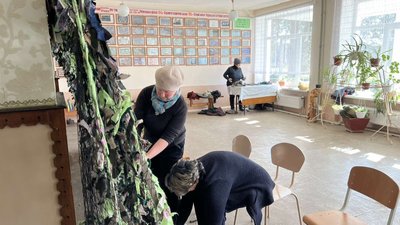 "Завдяки військовим ми живемо у спокої". Як волонтерять у Росохацькому ліцеї на Франківщині "Завдяки військовим ми живемо у спокої". Як волонтерять у Росохацькому ліцеї на Франківщині