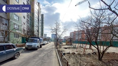 На місці дитячого майданчика у Сумах хочуть збудувати автостоянку На місці дитячого майданчика у Сумах хочуть збудувати автостоянку