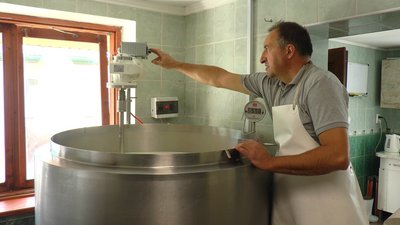 Швейцарський сир на Прикарпатті. Як сільська громада навчилася заробляти гроші Швейцарський сир на Прикарпатті. Як сільська громада навчилася заробляти гроші