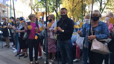 "Руки геть від малого бізнесу". У Львові пікетують підприємці "Руки геть від малого бізнесу". У Львові пікетують підприємці