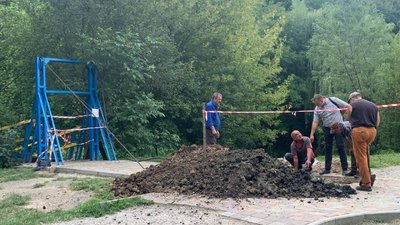 У Тернополі в парку похилився міст: що відомо про кошти та ремонт У Тернополі в парку похилився міст: що відомо про кошти та ремонт