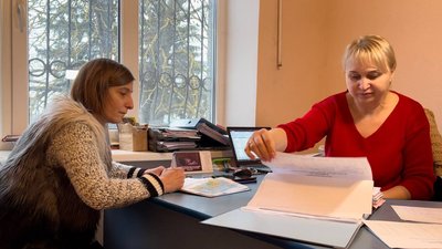 Оксана працює у благодійному фонді Оксана працює у благодійному фонді