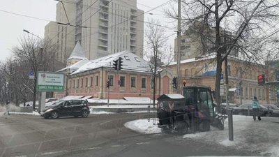 Циклон у Дніпрі: комунальники ліквідовують наслідки нічного снігопаду Циклон у Дніпрі: комунальники ліквідовують наслідки нічного снігопаду