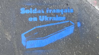 Графіті "Французький солдат в Україні"