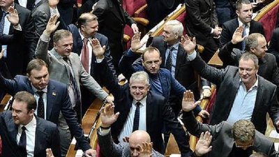 Народний депутат Владислав Атрошенко голосує "за" "диктаторські закони" Народний депутат Владислав Атрошенко голосує "за" "диктаторські закони"