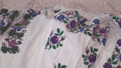 Буденні, святкові, траурні — колекція вишитих сорочок вінничанки Олени Савенко Буденні, святкові, траурні — колекція вишитих сорочок вінничанки Олени Савенко