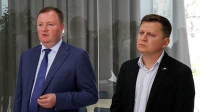 Заступник голови Одеської ОДА Олег Муратов (ліворуч) та начальник регіональних відділень ФДМУ Олександр Славський (праворуч). Заступник голови Одеської ОДА Олег Муратов (ліворуч) та начальник регіональних відділень ФДМУ Олександр Славський (праворуч).