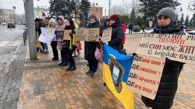 "Не мовчи, полон — вбиває": у Вінниці проходить акція на підтримку полонених азовців