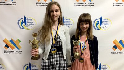 Марина Петренко та її сестра Ірина Марина Петренко та її сестра Ірина