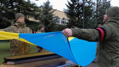 В Ужгороді попрощалися із полеглим захисником Русланом Єлагіним В Ужгороді попрощалися із полеглим захисником Русланом Єлагіним