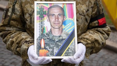 В Ужгороді прощалися із полеглим героєм Олексієм Візенком