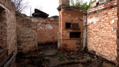 Зруйнований будинок Зруйнований будинок
