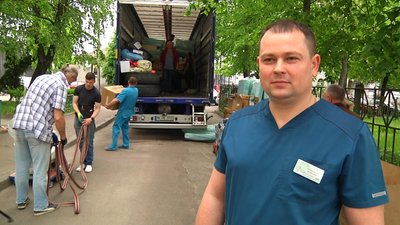Волонтери передали житомирським медикам стоматкомплекс з Німеччини Волонтери передали житомирським медикам стоматкомплекс з Німеччини