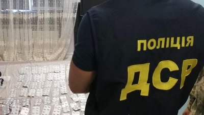 На Волині за збут наркотиків затримали жінку та трьох її спільників На Волині за збут наркотиків затримали жінку та трьох її спільників