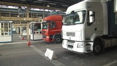 На українсько-польському кордоні почали будувати майданчики для відстою вантажівок