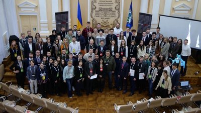 Студенти вишу з Рівненщини долучились до благодійних зустрічей, щоб допомогти ЗСУ