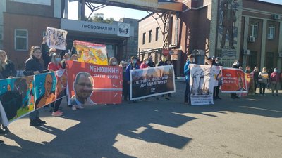 У Дніпрі знову мітингували проти шкідливих викидів металургійного заводу
