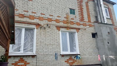 Снаряди влучили в будинки та городи, вдома були діти: мешканці Краснопілля розповіли про артобстріл Снаряди влучили в будинки та городи, вдома були діти: мешканці Краснопілля розповіли про артобстріл