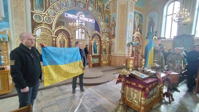 На Тернопільщині попрощалися із загиблим бійцем Романом Кравчуком На Тернопільщині попрощалися із загиблим бійцем Романом Кравчуком