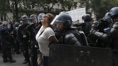 У Франції протестували проти примусової вакцинації У Франції протестували проти примусової вакцинації
