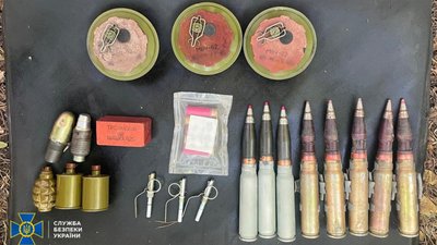 Житель Рівненщини у лісі облаштував схрон зі зброєю — СБУ