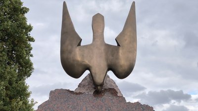 У Березовому Гаю у Чернігові встановили меморіал Захисникам України У Березовому Гаю у Чернігові встановили меморіал Захисникам України
